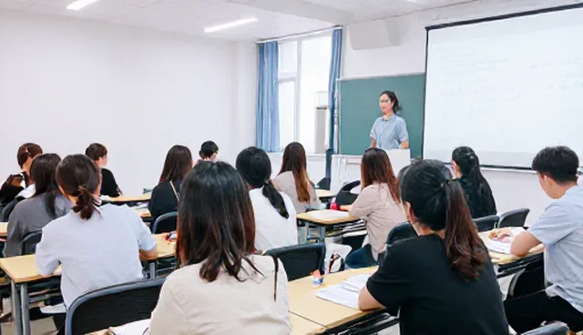 师资培训中的教辅资料使用与教学反馈优化